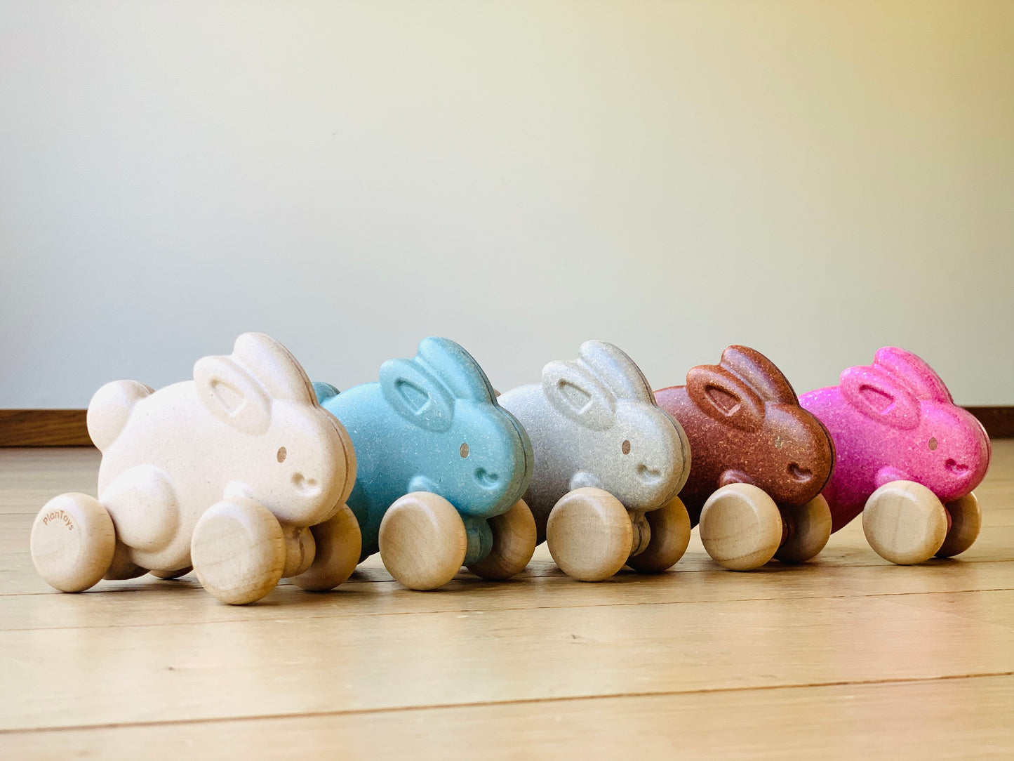 PlanToys - Push Along Bunny - Grey